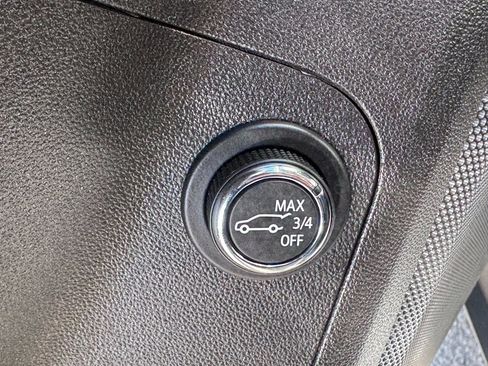 Used 2023 GMC Acadia SLE w/ Driver Convenience Package image 30