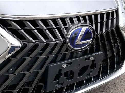 Used 2022 Lexus ES 300h w/ Luxury Package image 28