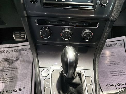 Used 2017 Volkswagen Golf Alltrack image 24