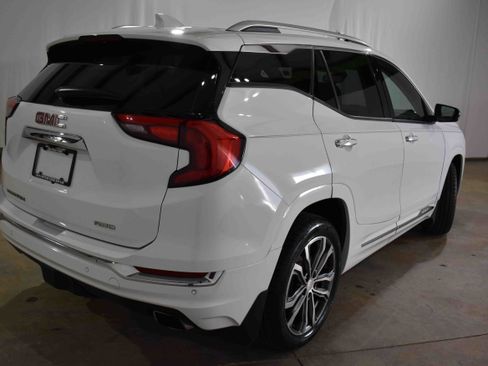 Used 2019 GMC Terrain Denali w/ Advanced Safety Package image 9