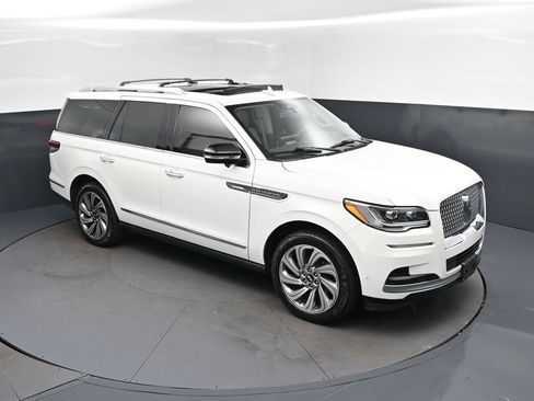 Used 2023 Lincoln Navigator Reserve AWD/4WD image 36