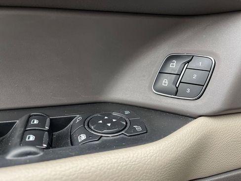 Used 2021 Ford Expedition Max XLT image 12