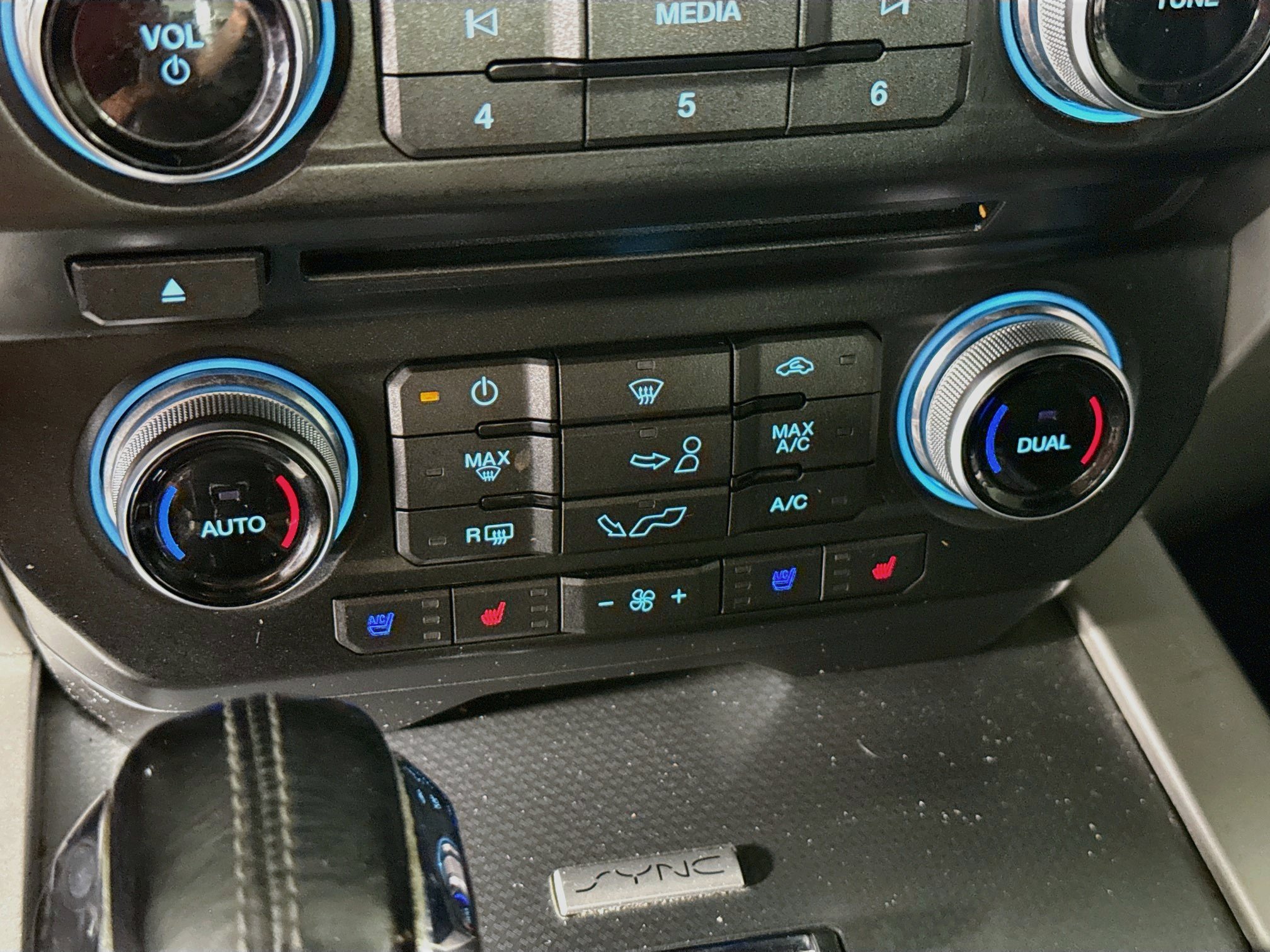 Used 2017 Ford F150 Lariat w/ Equipment Group 502A Luxury AWD/4WD image 19