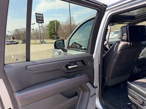 New 2025 GMC Yukon XL AT4 Ultimate image 13