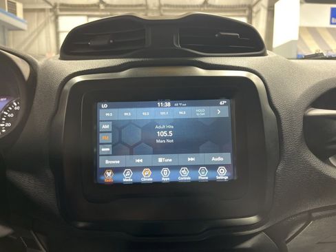 Used 2021 Jeep Renegade Latitude w/ Convenience Group AWD/4WD image 28