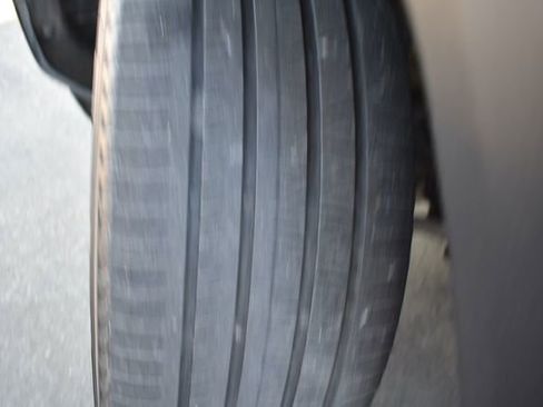 Used 2023 Jeep Grand Cherokee L Limited w/ Black Appearance Package image 19