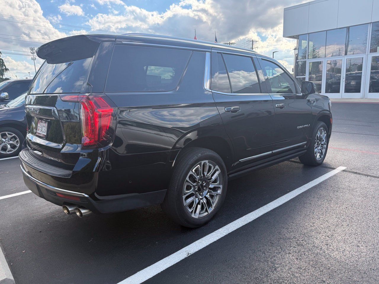 Used 2024 GMC Yukon Denali Ultimate AWD/4WD image 5