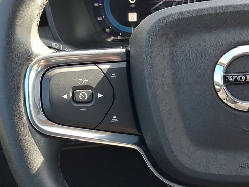 Used 2023 Volvo XC40 B5 Plus w/ Driver Assist Package image 21