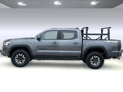 Used 2021 Toyota Tacoma TRD Off-Road w/ Technology Package AWD/4WD image 2