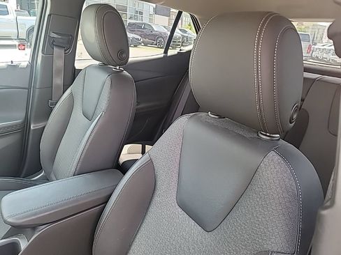 Used 2022 Buick Encore GX Select w/ Sport Touring Package FWD image 8