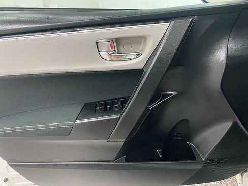 Used 2017 Toyota Corolla LE image 9