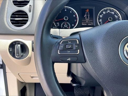Used 2017 Volkswagen Tiguan SEL FWD image 13
