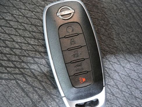 Used 2025 Nissan Rogue SV image 28