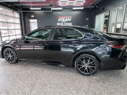 Used 2024 Toyota Camry SE image 2