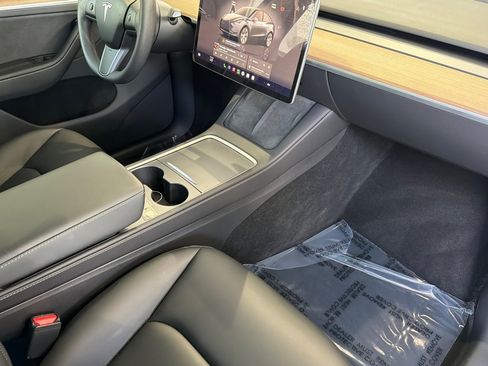 Used 2023 Tesla Model Y AWD image 20