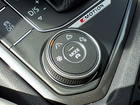 Used 2018 Volkswagen Tiguan SE AWD/4WD image 20