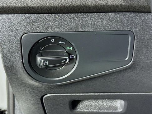 Used 2019 Volkswagen Tiguan SE w/ Panoramic Sunroof Package image 10