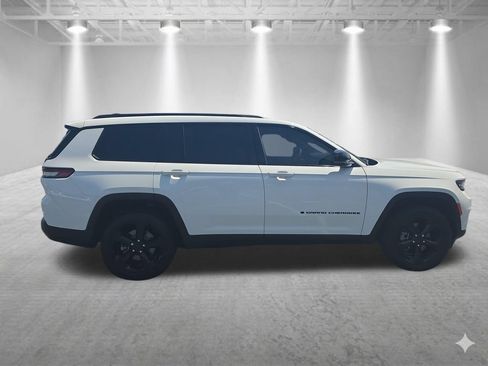 Used 2024 Jeep Grand Cherokee L Limited w/ Black Appearance Package AWD/4WD image 7