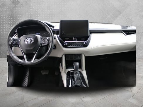 Used 2024 Toyota Corolla Cross LE FWD image 2