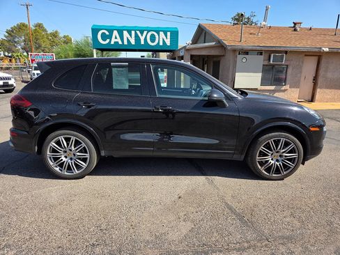 Used 2018 Porsche Cayenne Platinum Edition AWD/4WD image 2