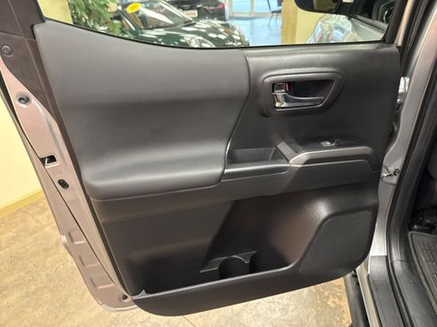 Used 2023 Toyota Tacoma TRD Sport image 31