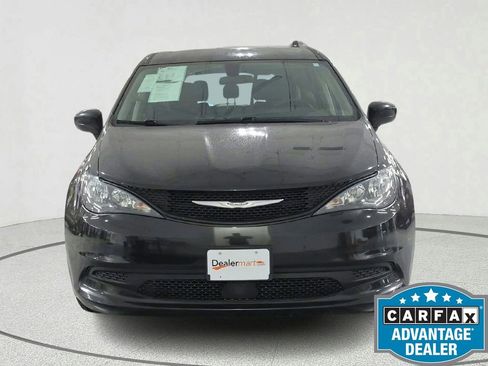 Used 2022 Chrysler Voyager LX FWD image 9