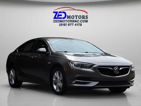 Used 2018 Buick Regal Preferred image 3