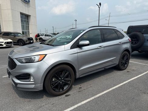 Used 2020 Ford Edge ST-Line w/ Cold Weather Package AWD/4WD image 2