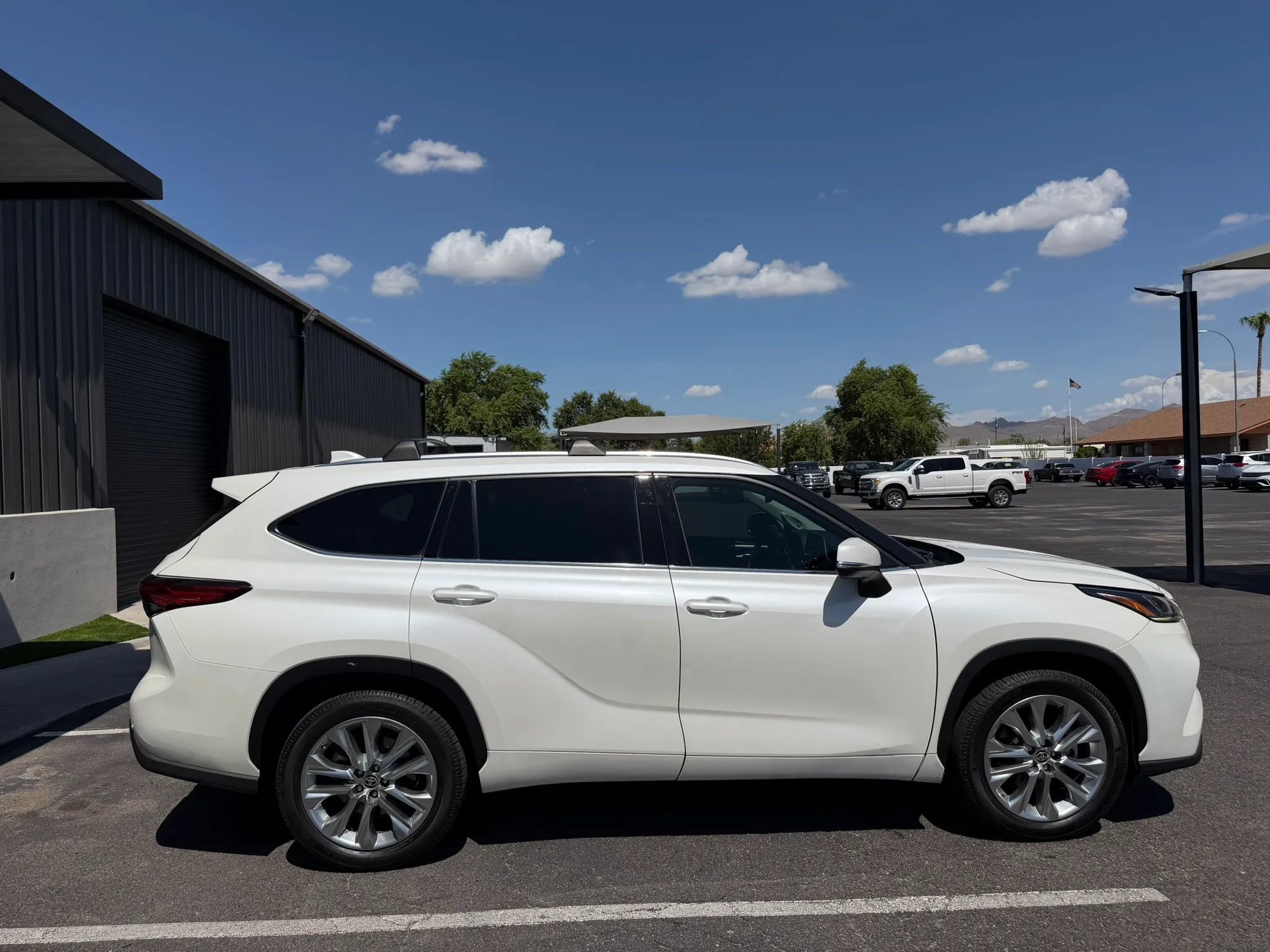 Used 2020 Toyota Highlander Limited FWD image 13