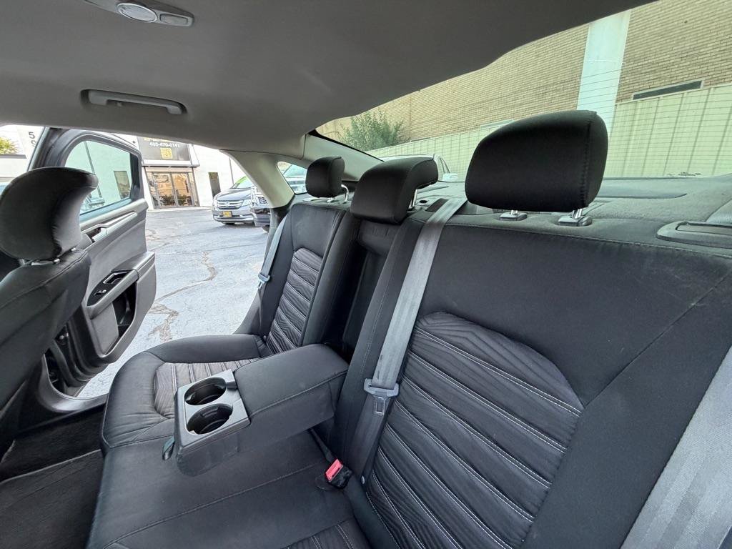 Used 2016 Ford Fusion SE FWD image 12