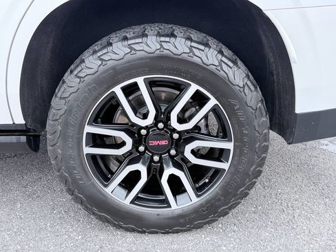 Used 2023 GMC Yukon AT4 w/ AT4 Premium Plus Package AWD/4WD image 39