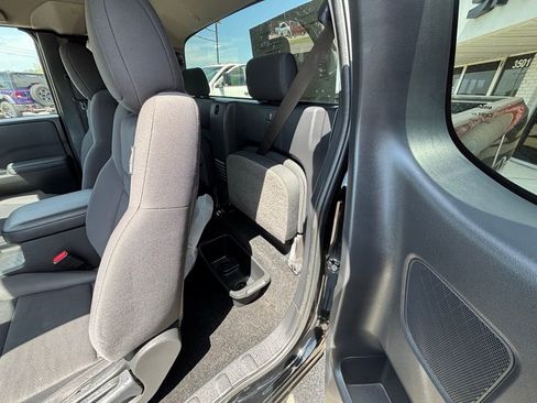 Used 2022 Nissan Frontier S RWD image 11