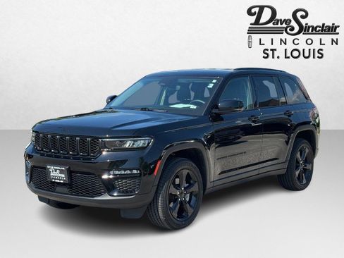 Used 2023 Jeep Grand Cherokee Limited w/ Black Appearance Package AWD/4WD image 7
