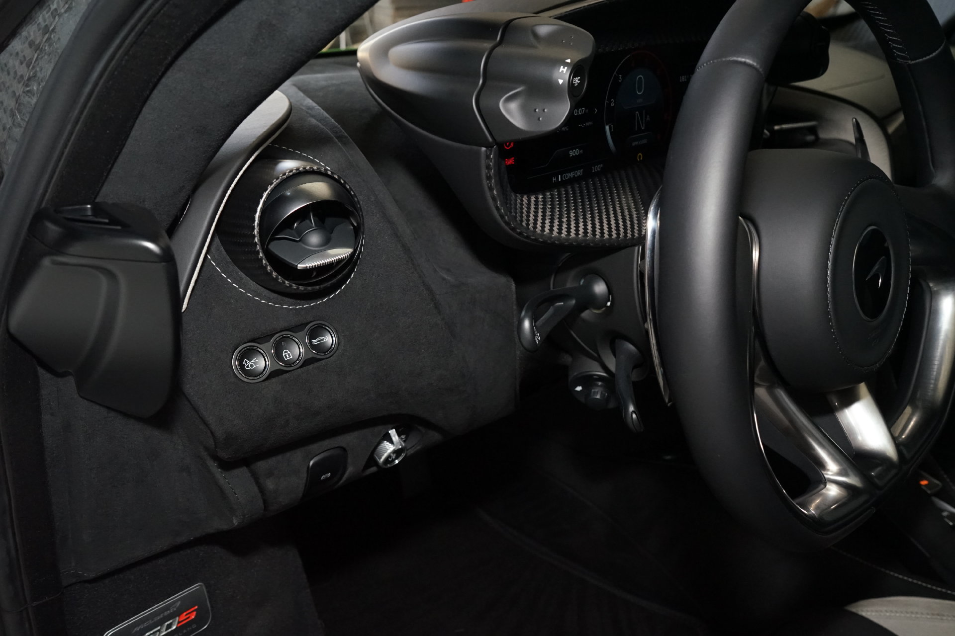 Used 2024 McLaren 750S RWD image 30