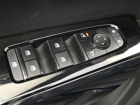 Used 2022 Nissan Pathfinder S image 4