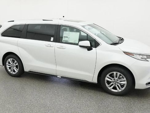 New 2026 Toyota Sienna Limited FWD image 12