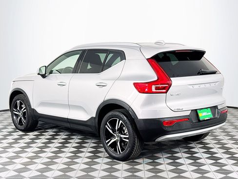 Used 2025 Volvo XC40 B5 Core image 6