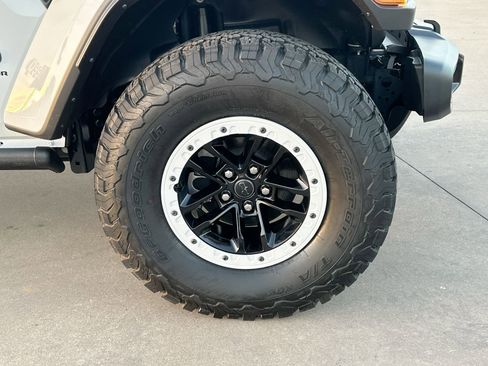 New 2025 Jeep Gladiator Sport image 10