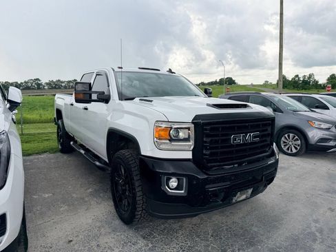 Used 2019 GMC Sierra 2500 SLT w/ Duramax Plus Package AWD/4WD image 3