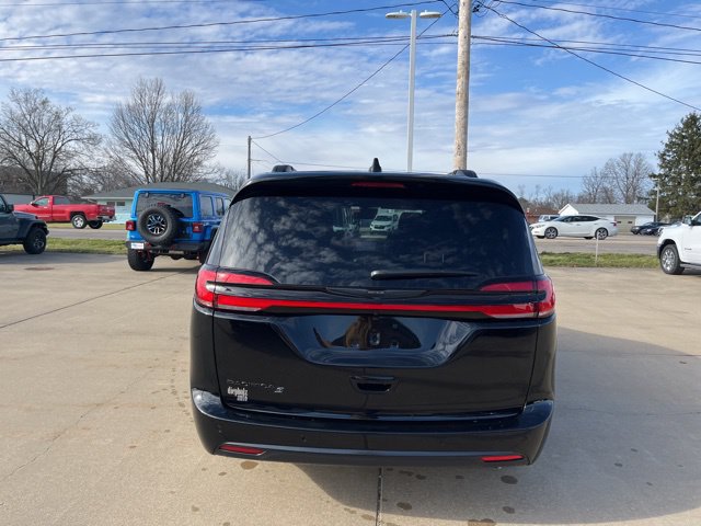 New 2026 Chrysler Pacifica Select w/ S Appearance Package FWD image 6