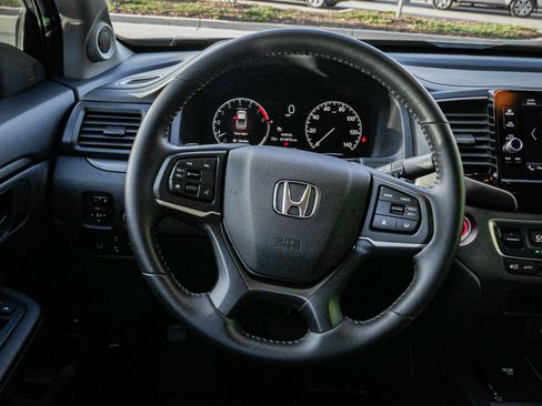 Certified 2025 Honda Ridgeline Sport image 18