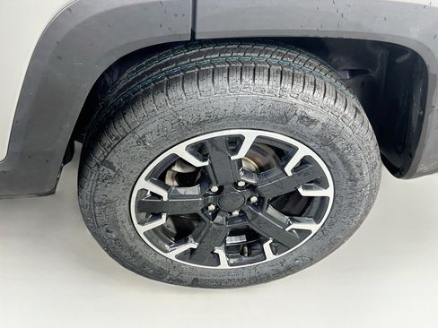 Used 2023 Jeep Renegade Trailhawk AWD/4WD image 29