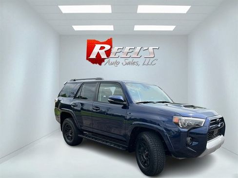 Used 2021 Toyota 4Runner TRD Off-Road Premium w/ Moonroof Package AWD/4WD image 4