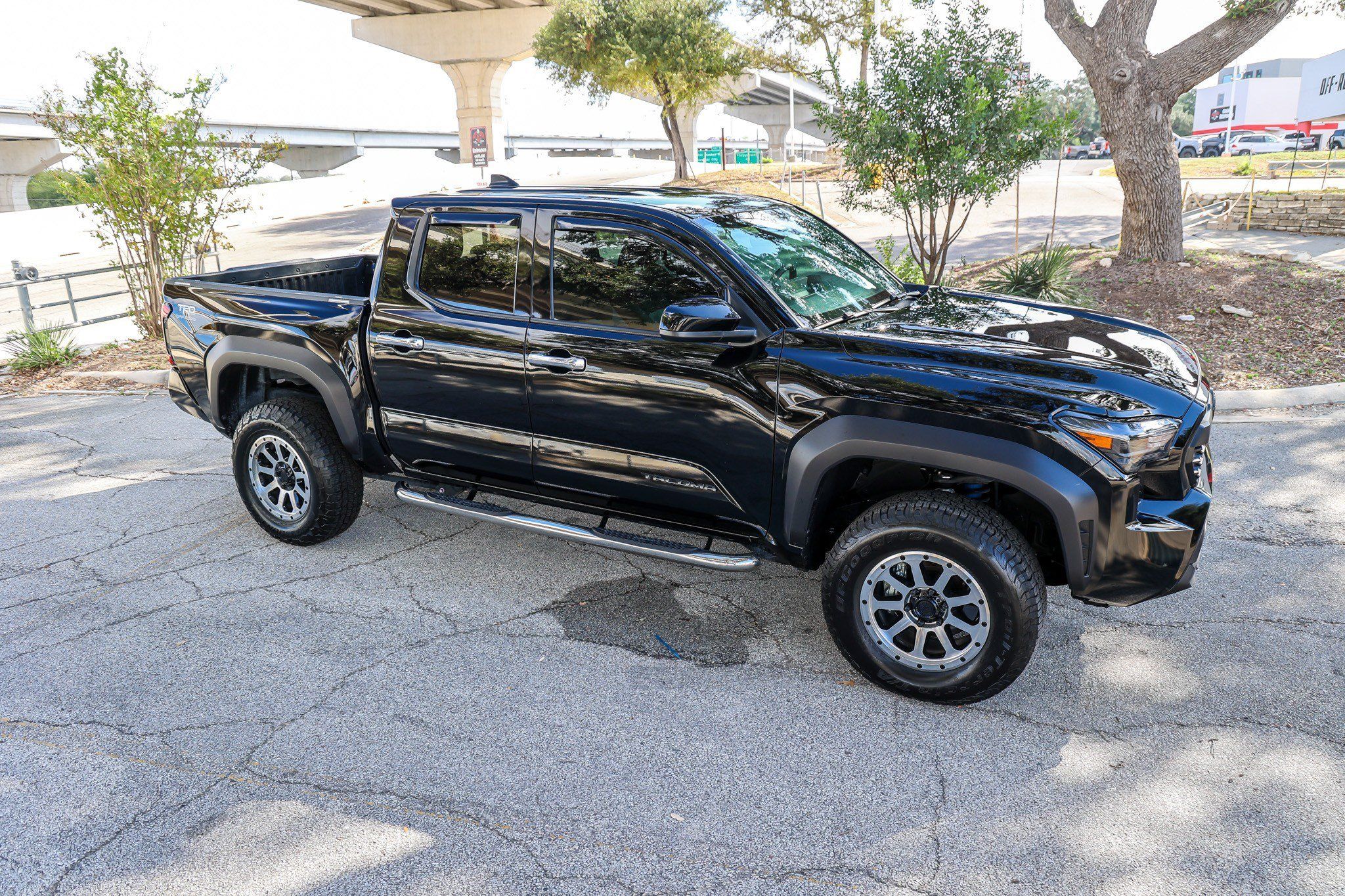 Certified 2025 Toyota Tacoma TRD Off-Road AWD/4WD image 7
