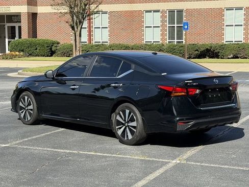 Used 2022 Nissan Altima 2.5 SV FWD image 3