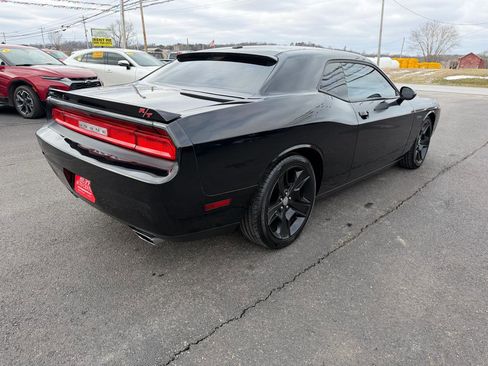 Used 2012 Dodge Challenger R/T image 4