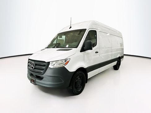 Used 2025 Mercedes-Benz Sprinter 2500 image 3