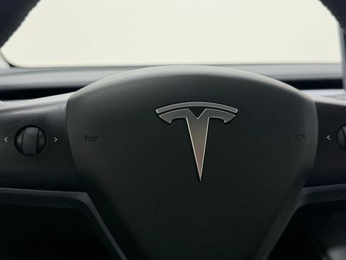 Used 2023 Tesla Model Y Performance image 17