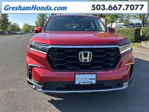 New 2025 Honda Pilot Touring image 3