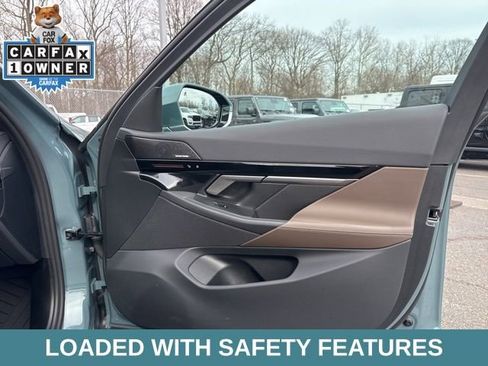 Used 2025 BMW 530i xDrive w/ Premium Package image 39